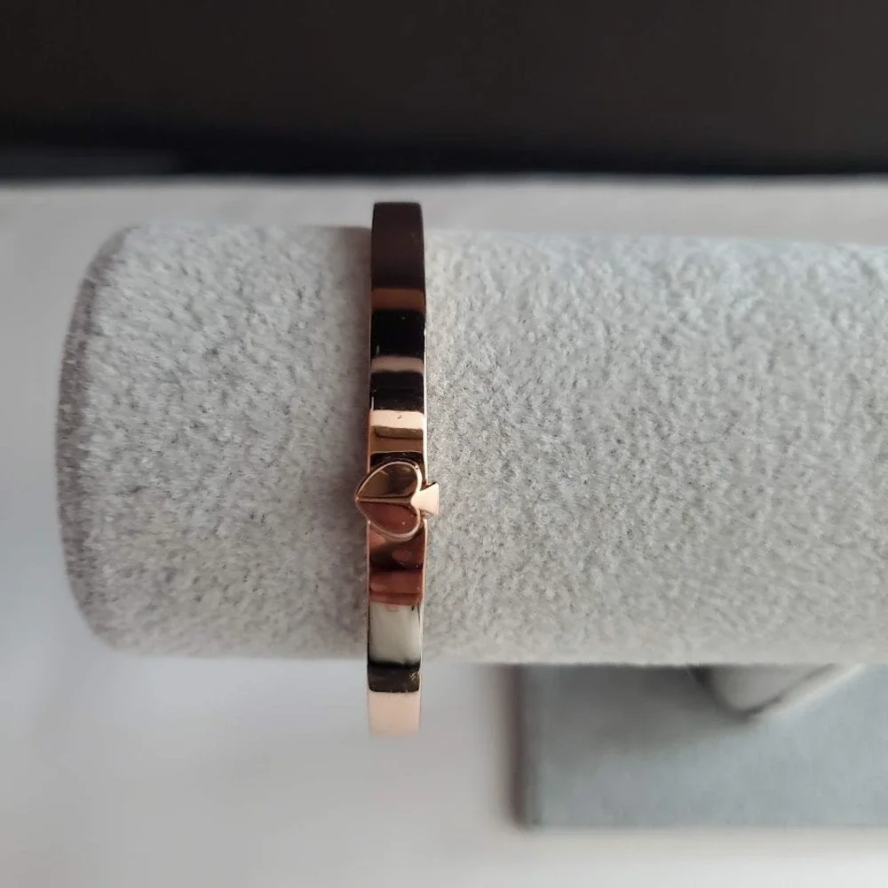 Kate Spade Heritage Spade Rose Gold Tone Hinged Bangle Bracelet Logo - Picture 3 of 8